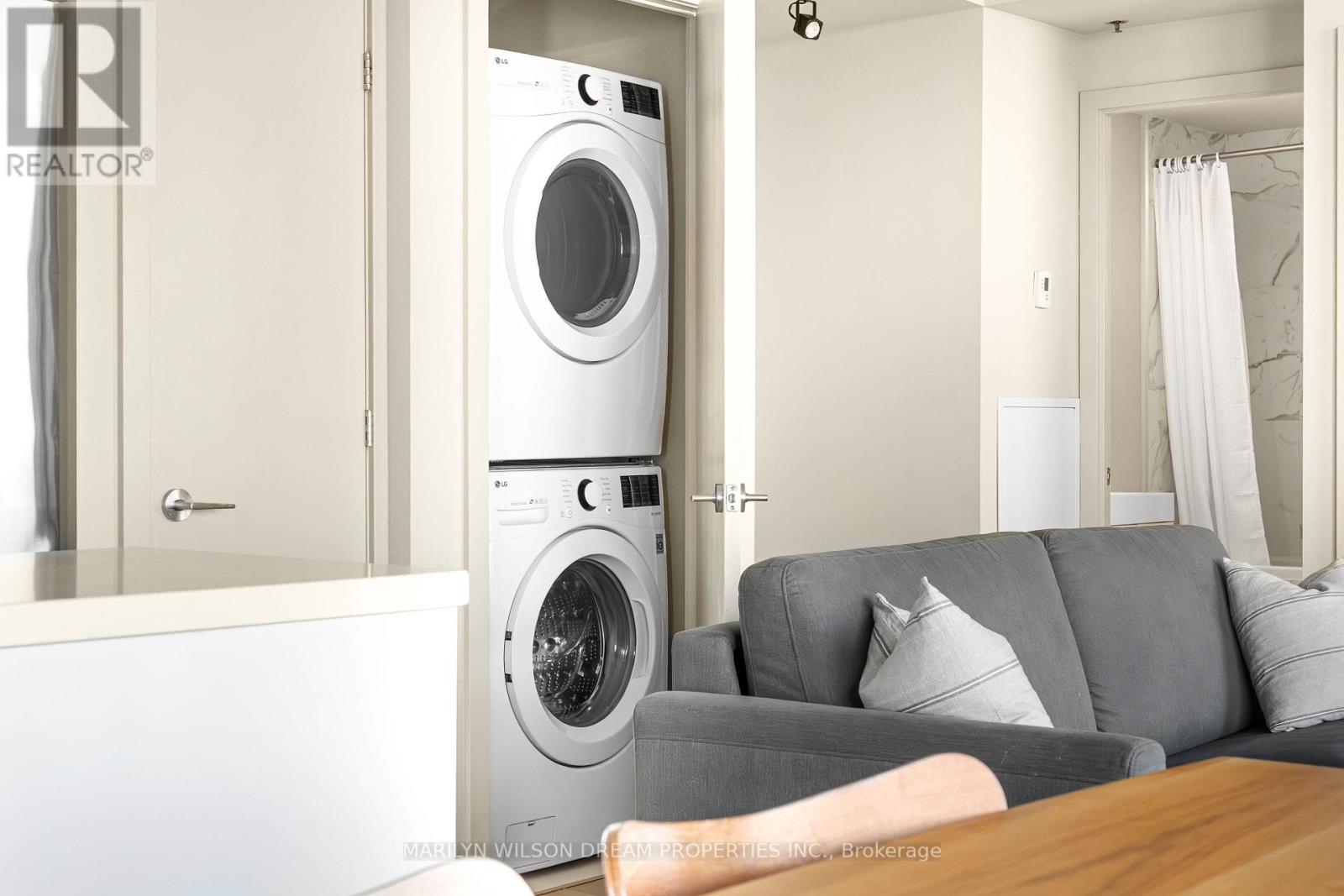 1701 - 203 Catherine Street