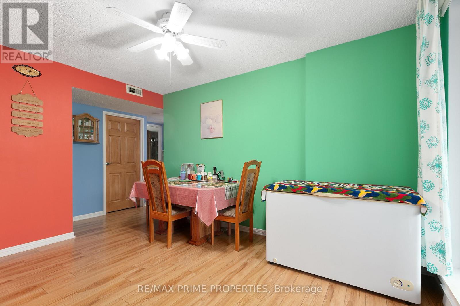 901 - 200 Lafontaine Avenue