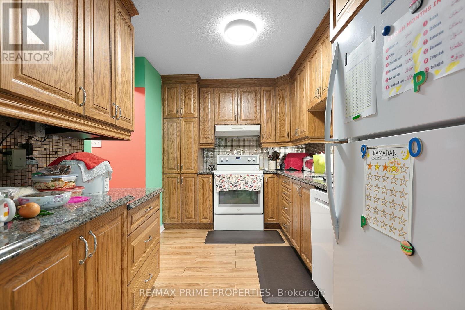 901 - 200 Lafontaine Avenue