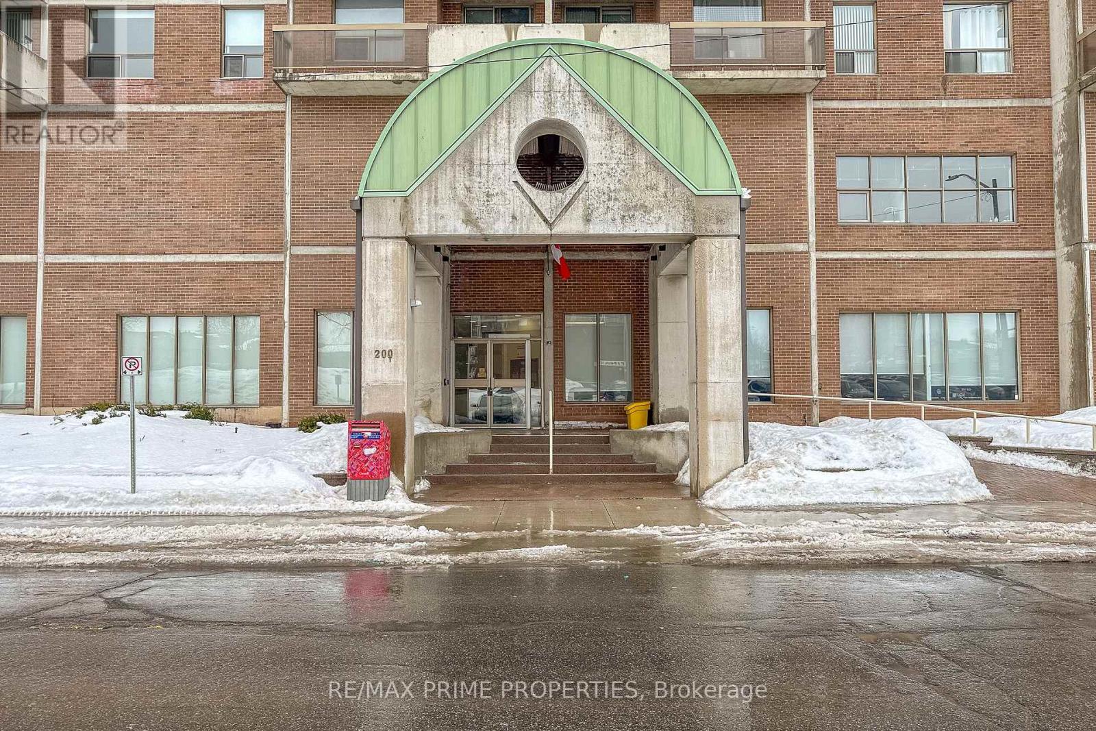 901 - 200 Lafontaine Avenue