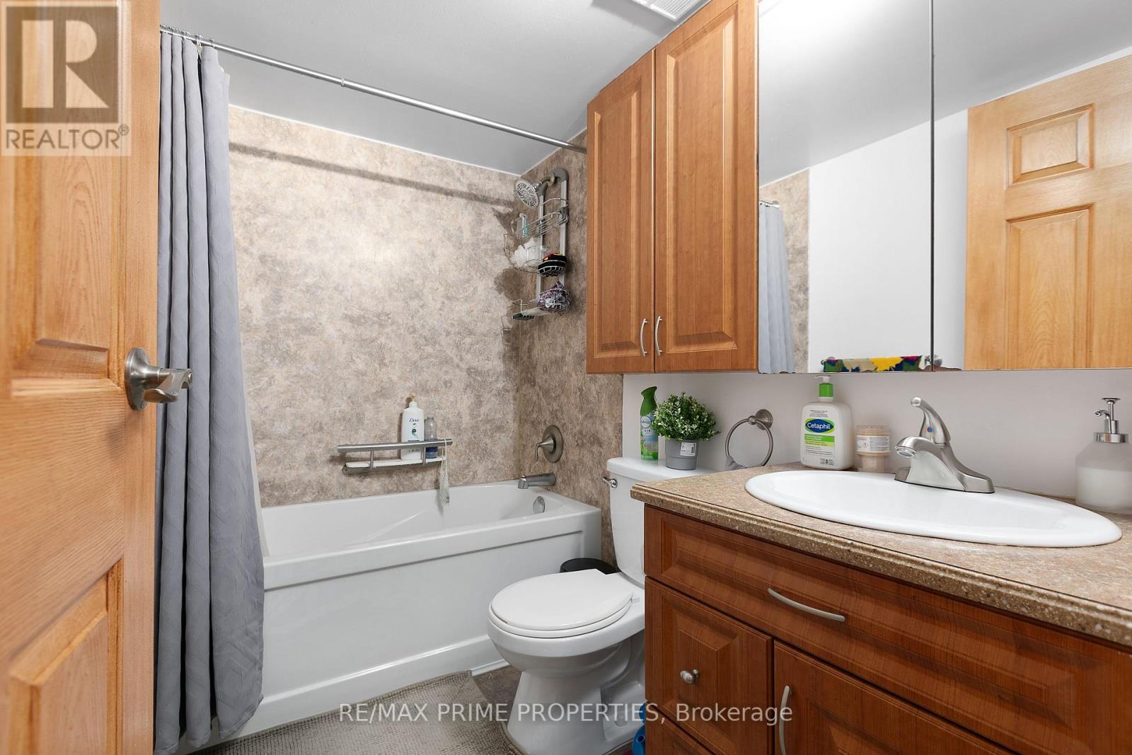 901 - 200 Lafontaine Avenue