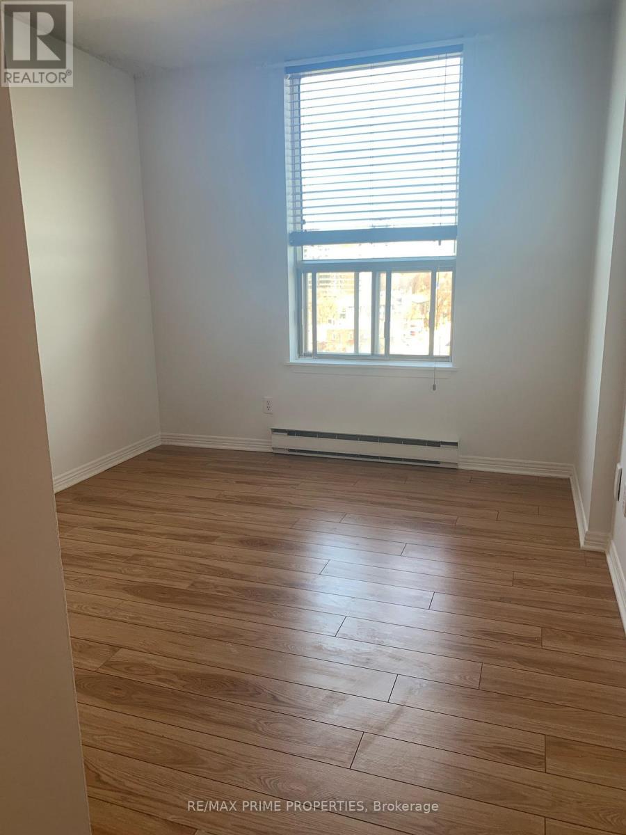 901 - 200 Lafontaine Avenue