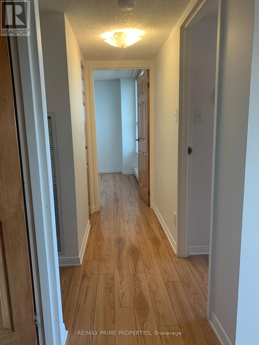 901 - 200 Lafontaine Avenue