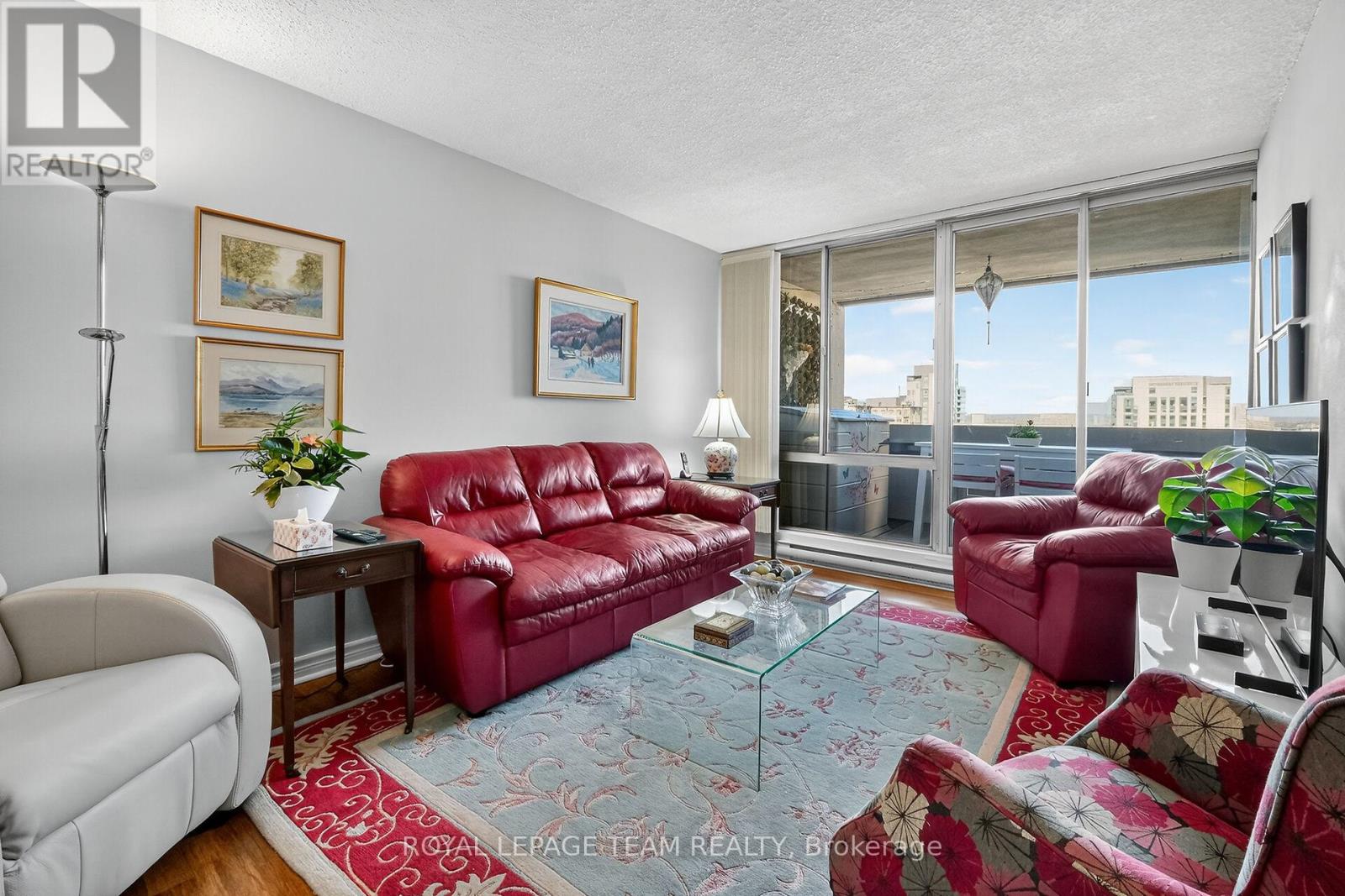 1801 - 530 Laurier Avenue W