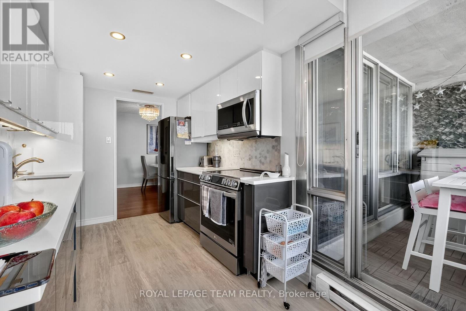 1801 - 530 Laurier Avenue W