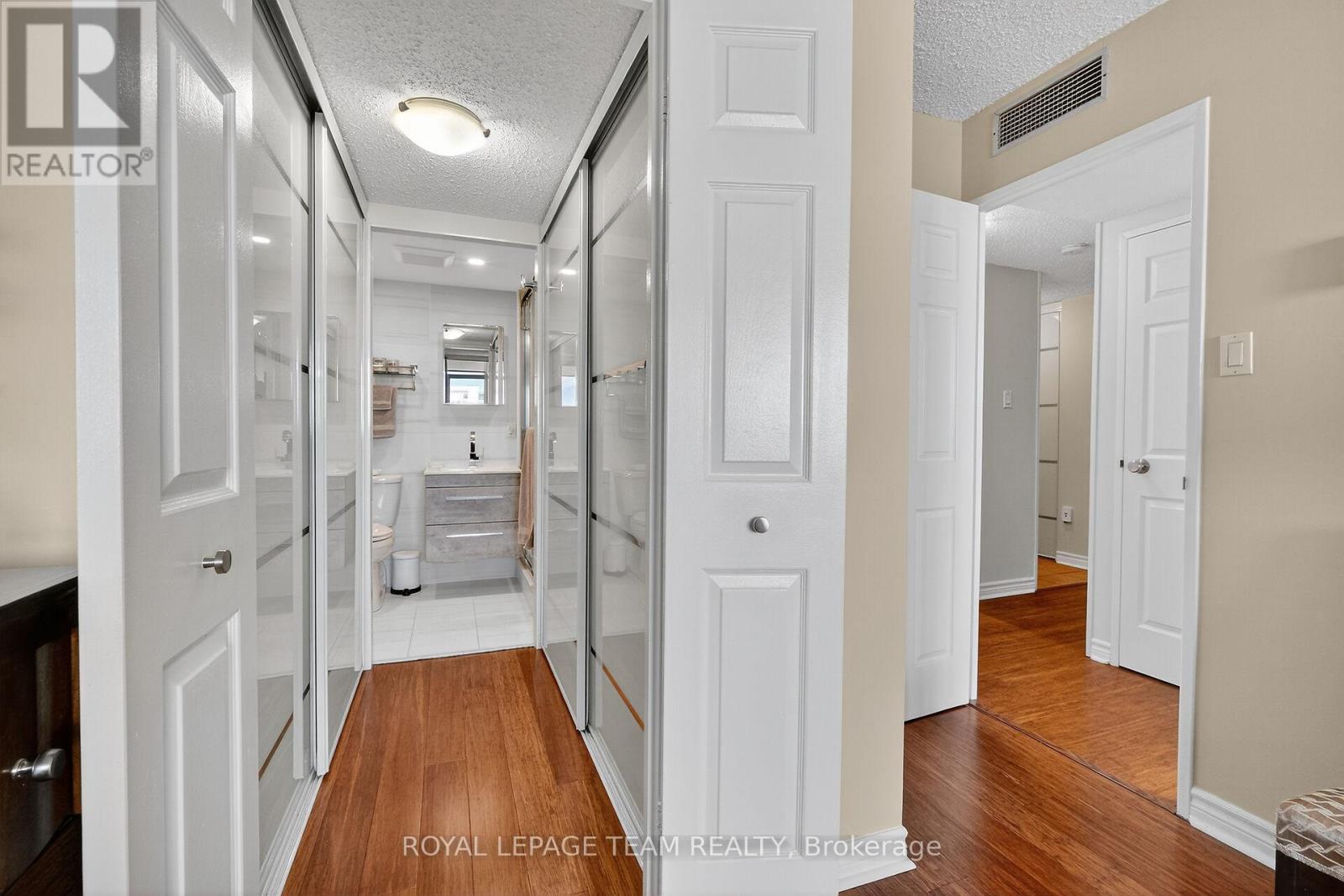 1801 - 530 Laurier Avenue W