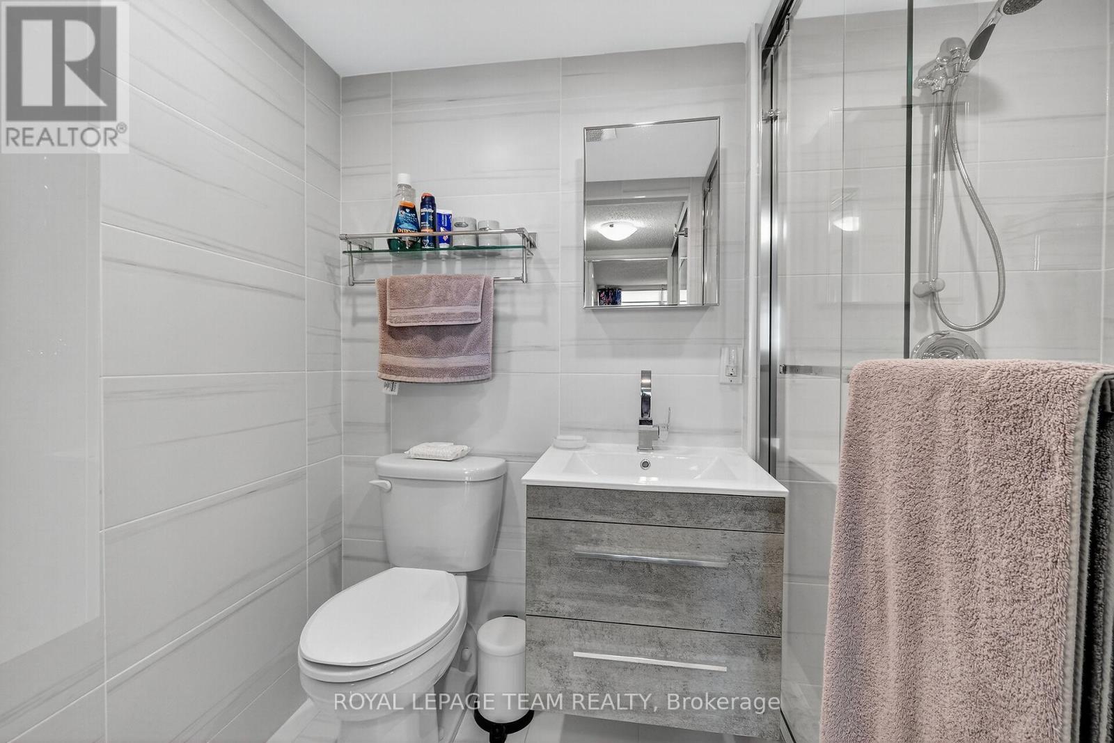 1801 - 530 Laurier Avenue W