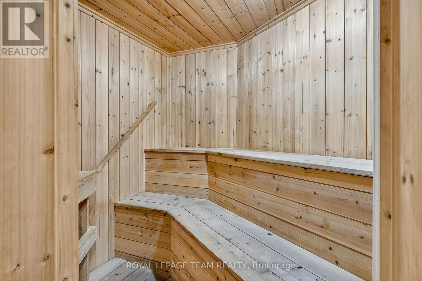 1801 - 530 Laurier Avenue W