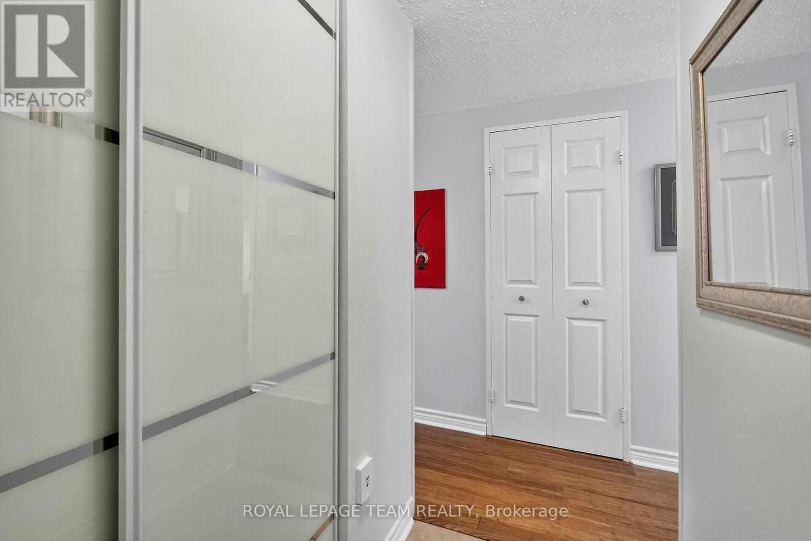 1801 - 530 Laurier Avenue W