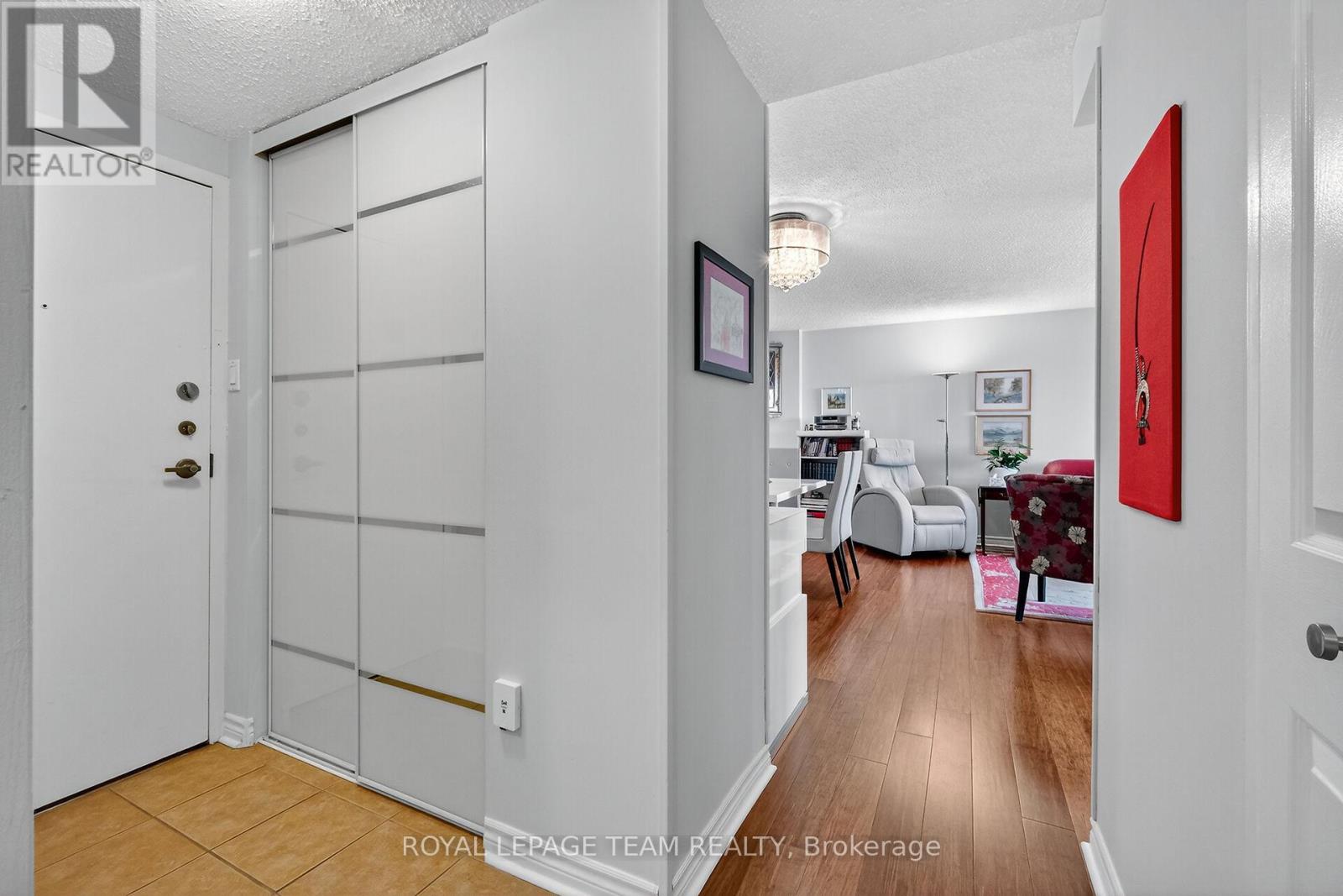 1801 - 530 Laurier Avenue W