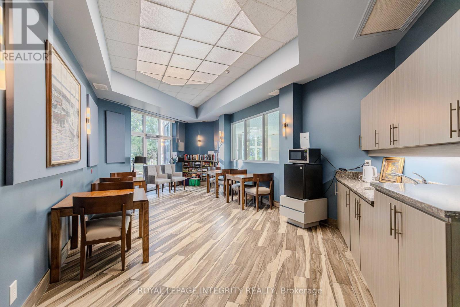 203 - 3099 Carling Avenue