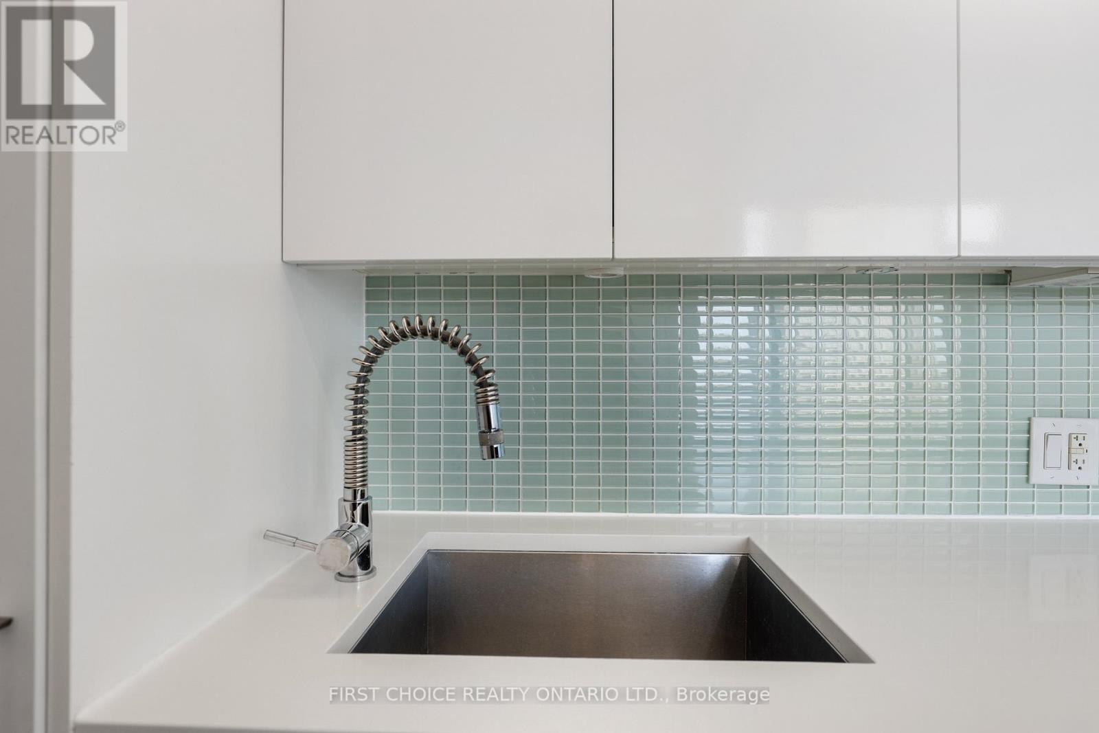 506 - 201 Parkdale Avenue