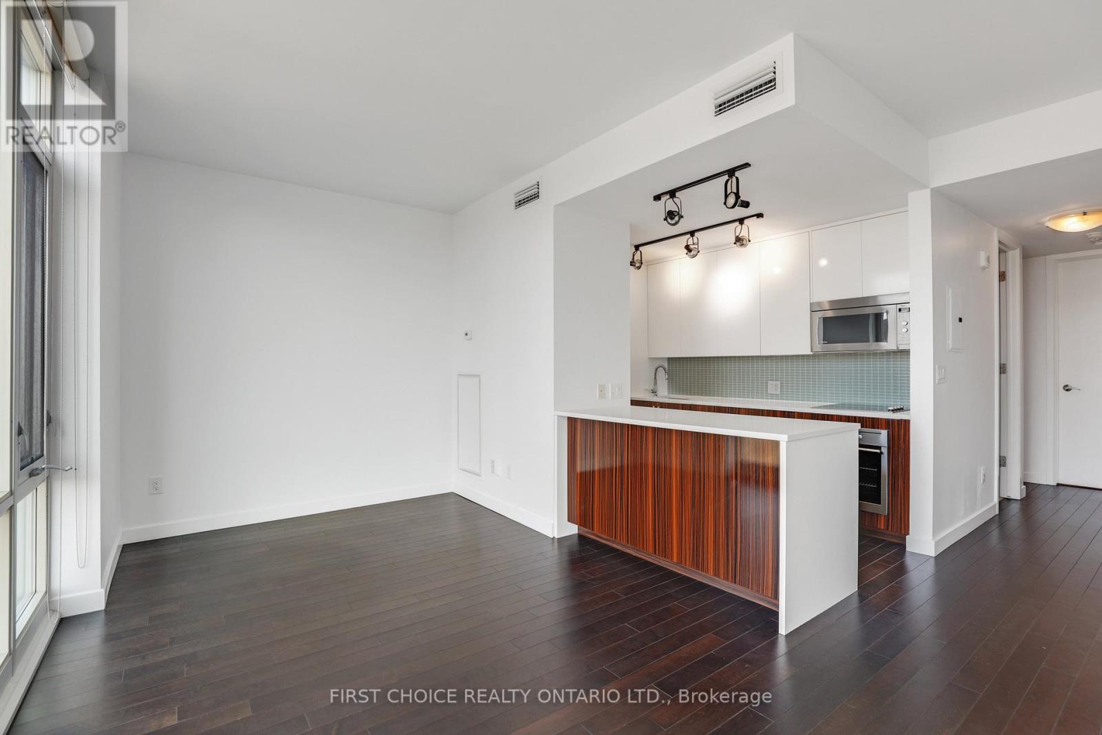 506 - 201 Parkdale Avenue