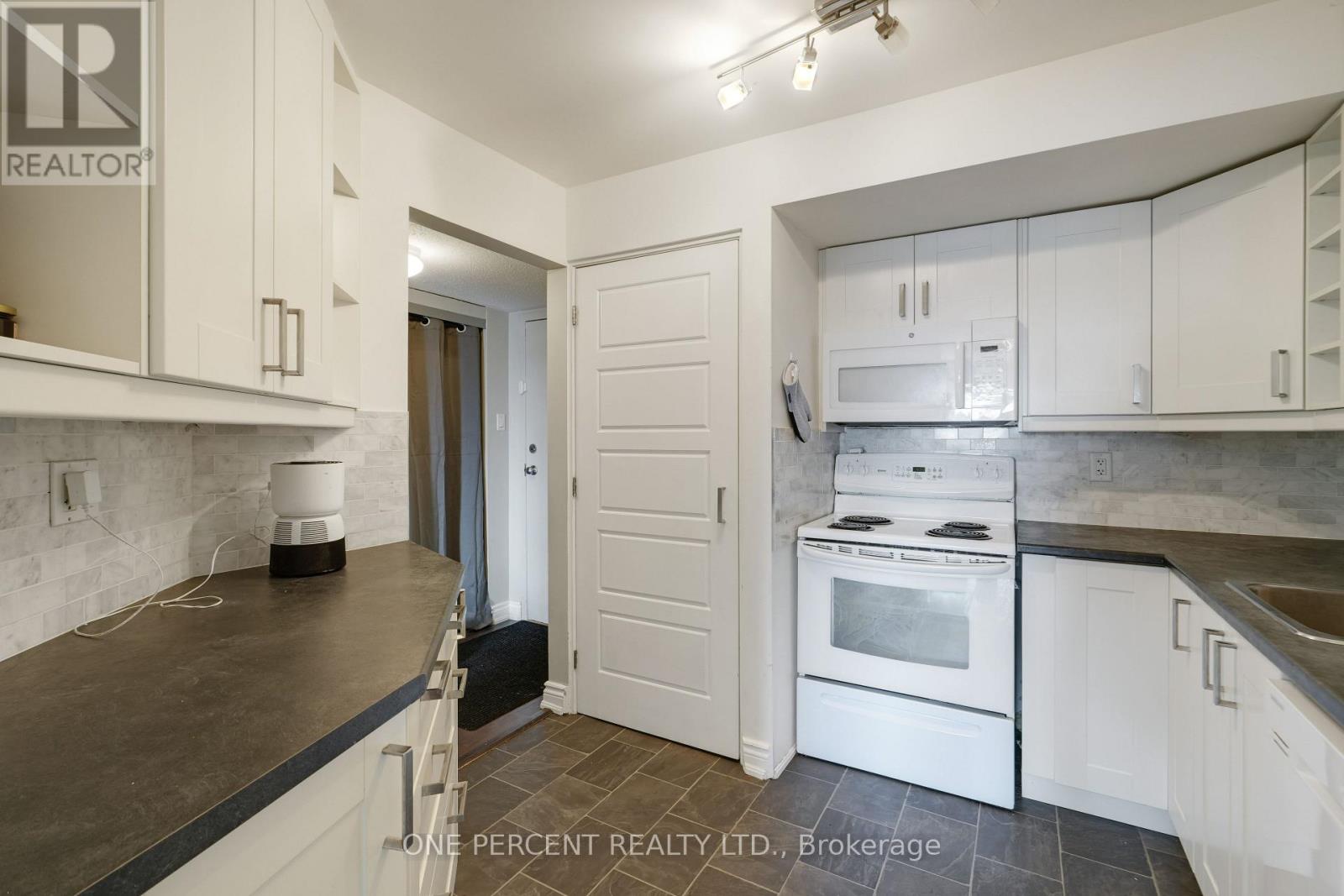 303 - 270 Lorry Greenberg Drive