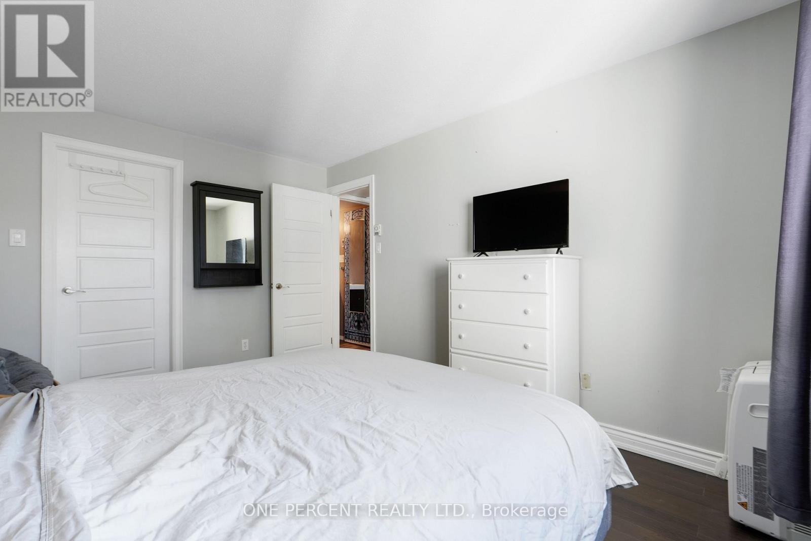 303 - 270 Lorry Greenberg Drive