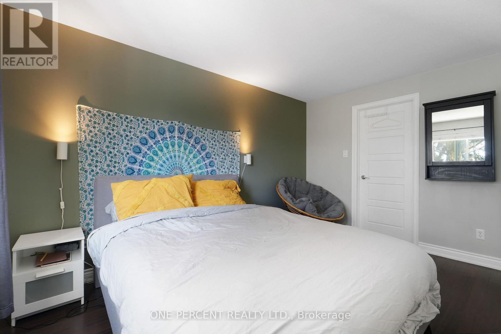 303 - 270 Lorry Greenberg Drive