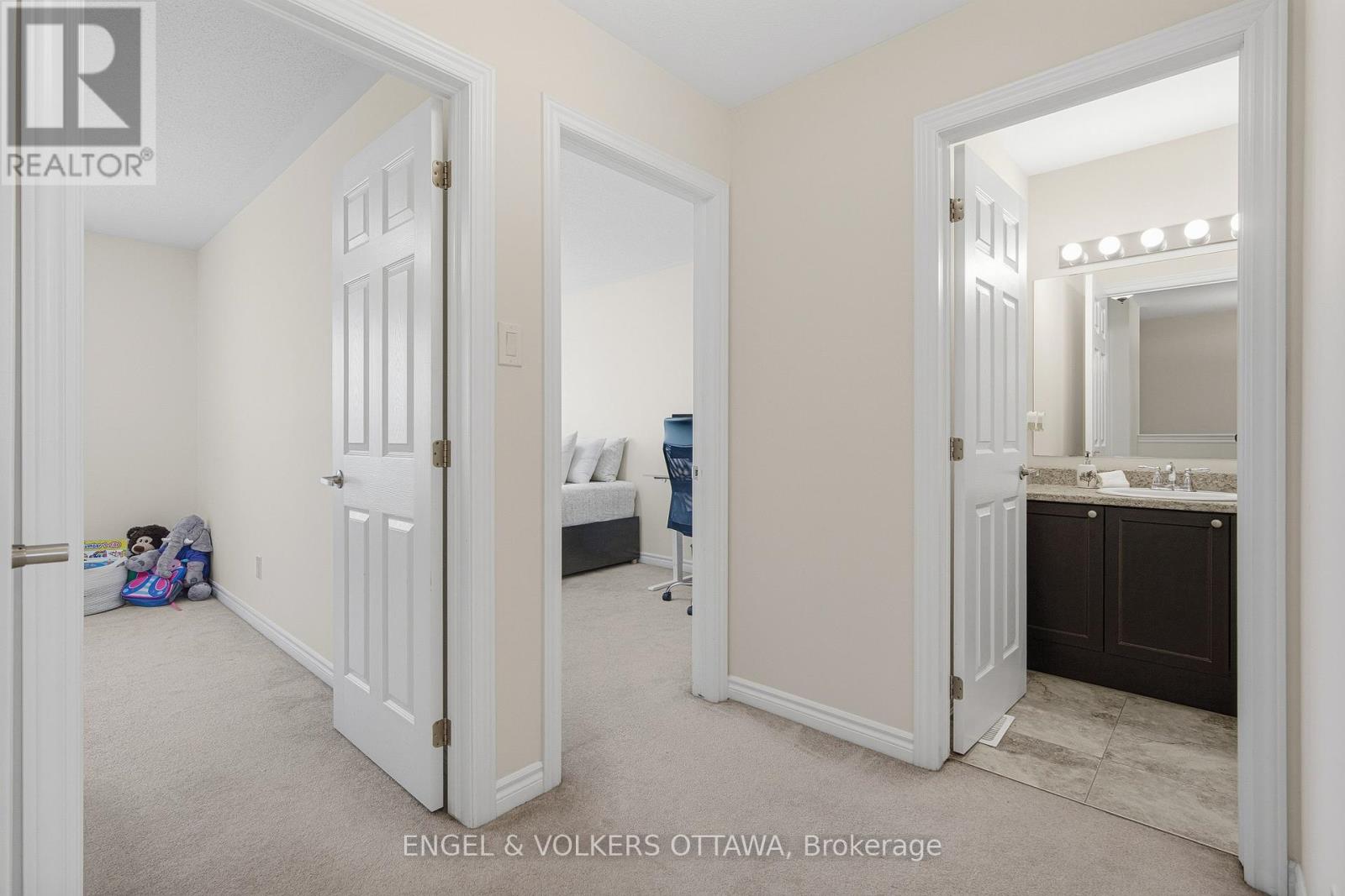 476 Coldwater Crescent