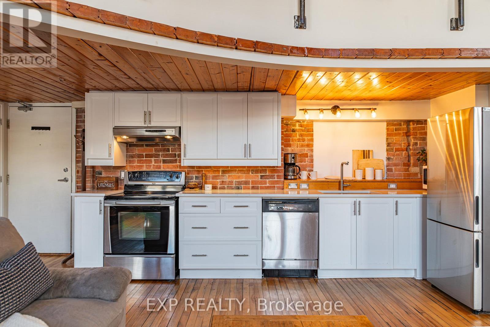 206 - 589 Rideau Street