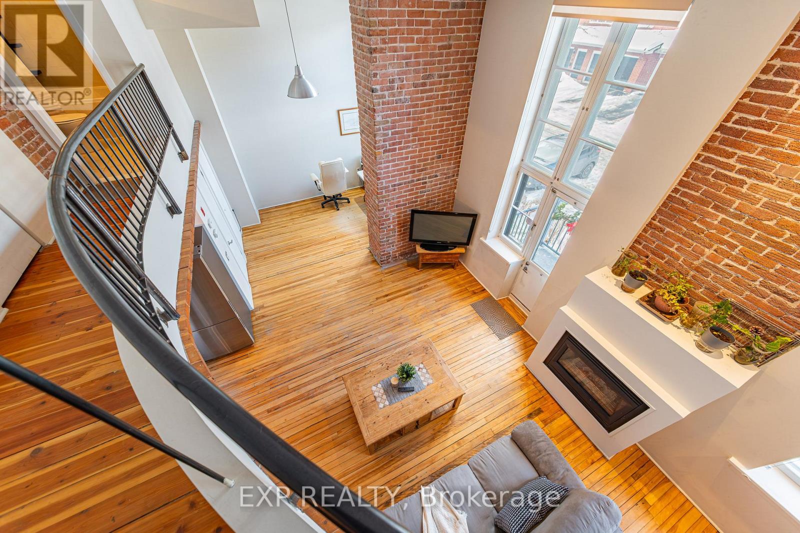 206 - 589 Rideau Street