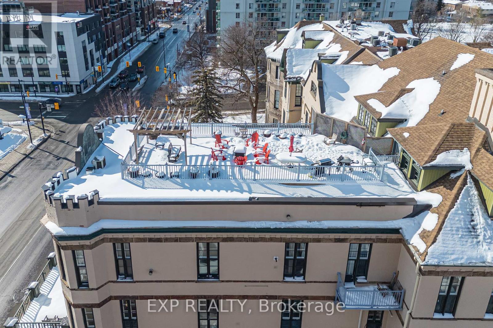 206 - 589 Rideau Street