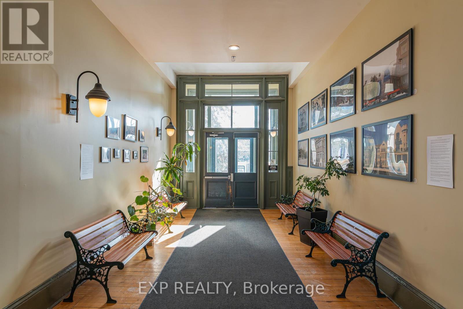 206 - 589 Rideau Street