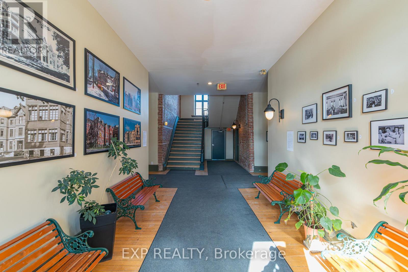 206 - 589 Rideau Street