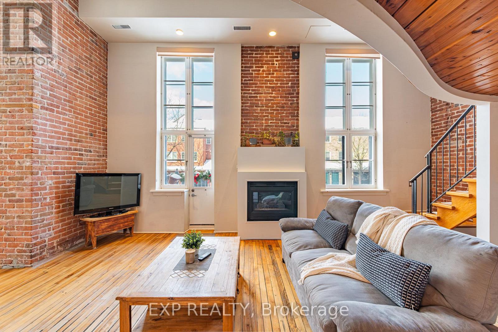 206 - 589 Rideau Street