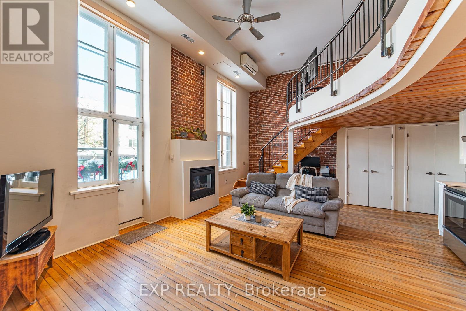 206 - 589 Rideau Street