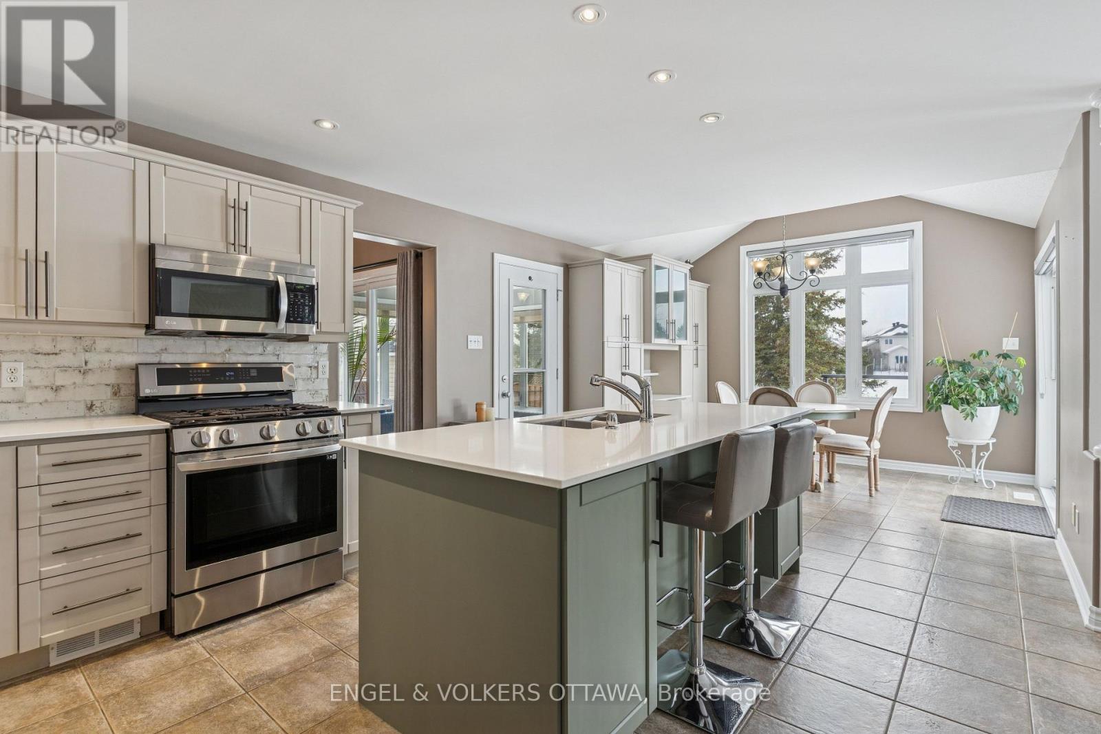 76 Frontenac Boulevard