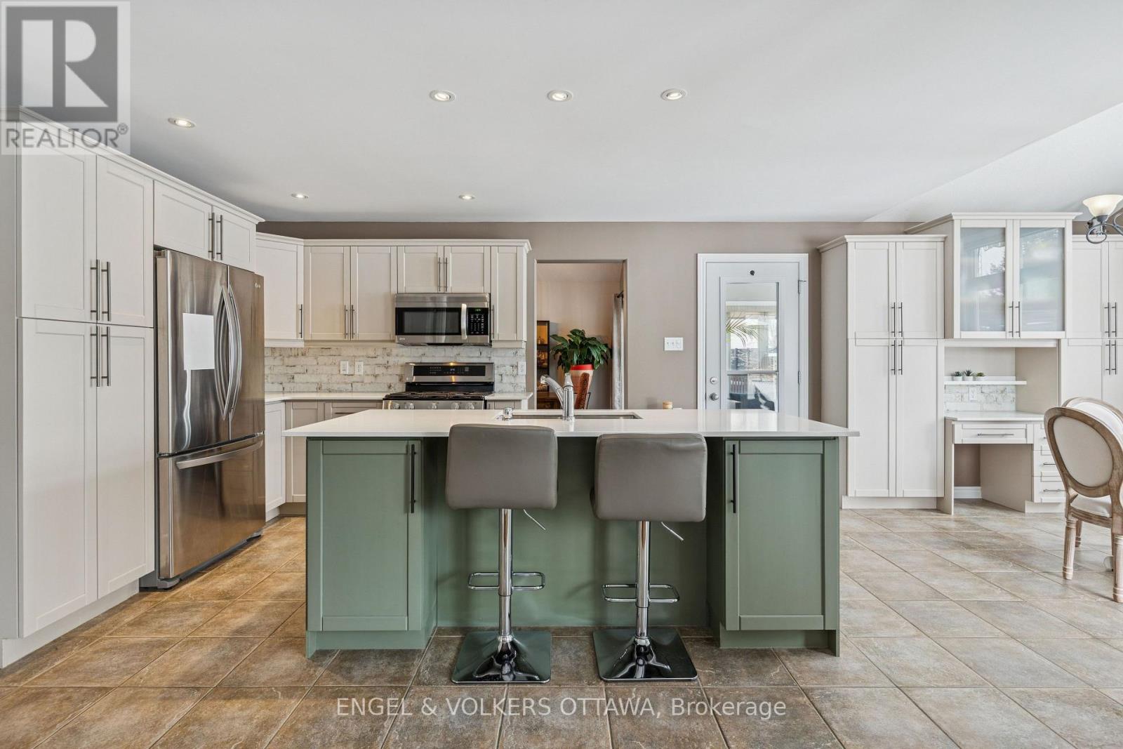 76 Frontenac Boulevard