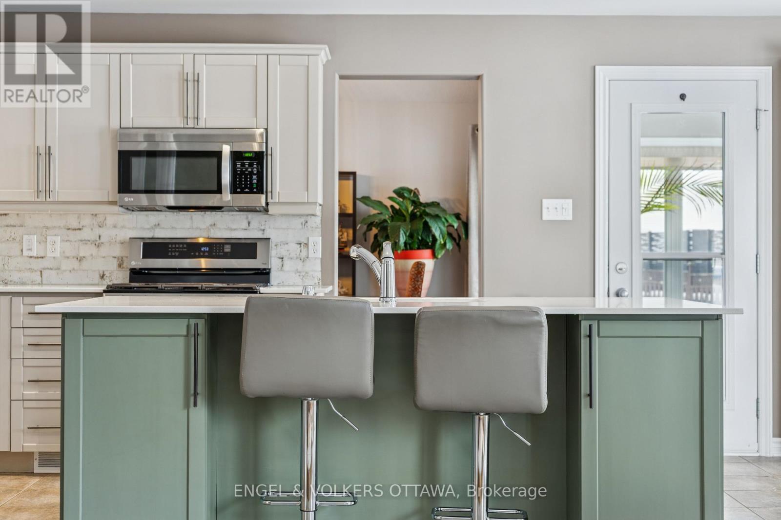 76 Frontenac Boulevard