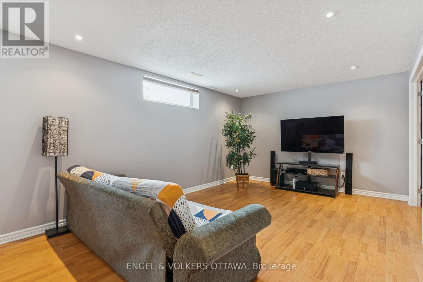 76 Frontenac Boulevard