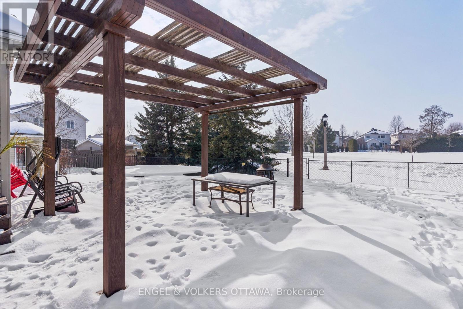 76 Frontenac Boulevard