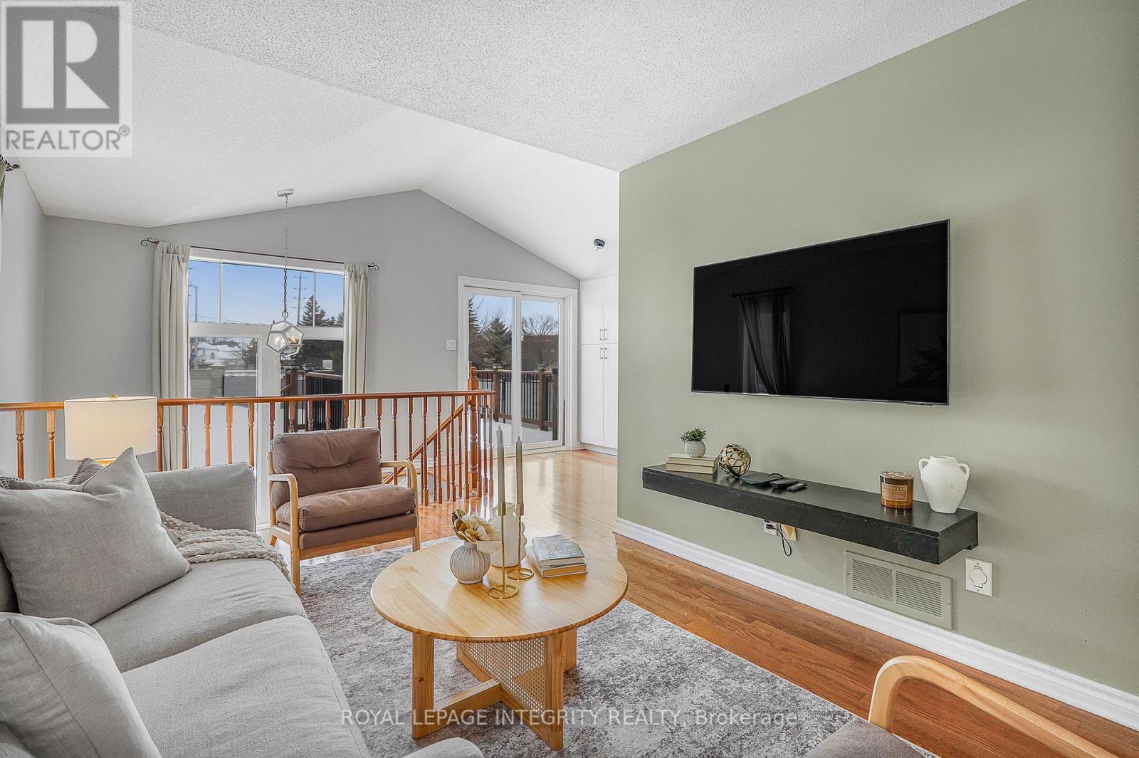 1033 Markwick Crescent