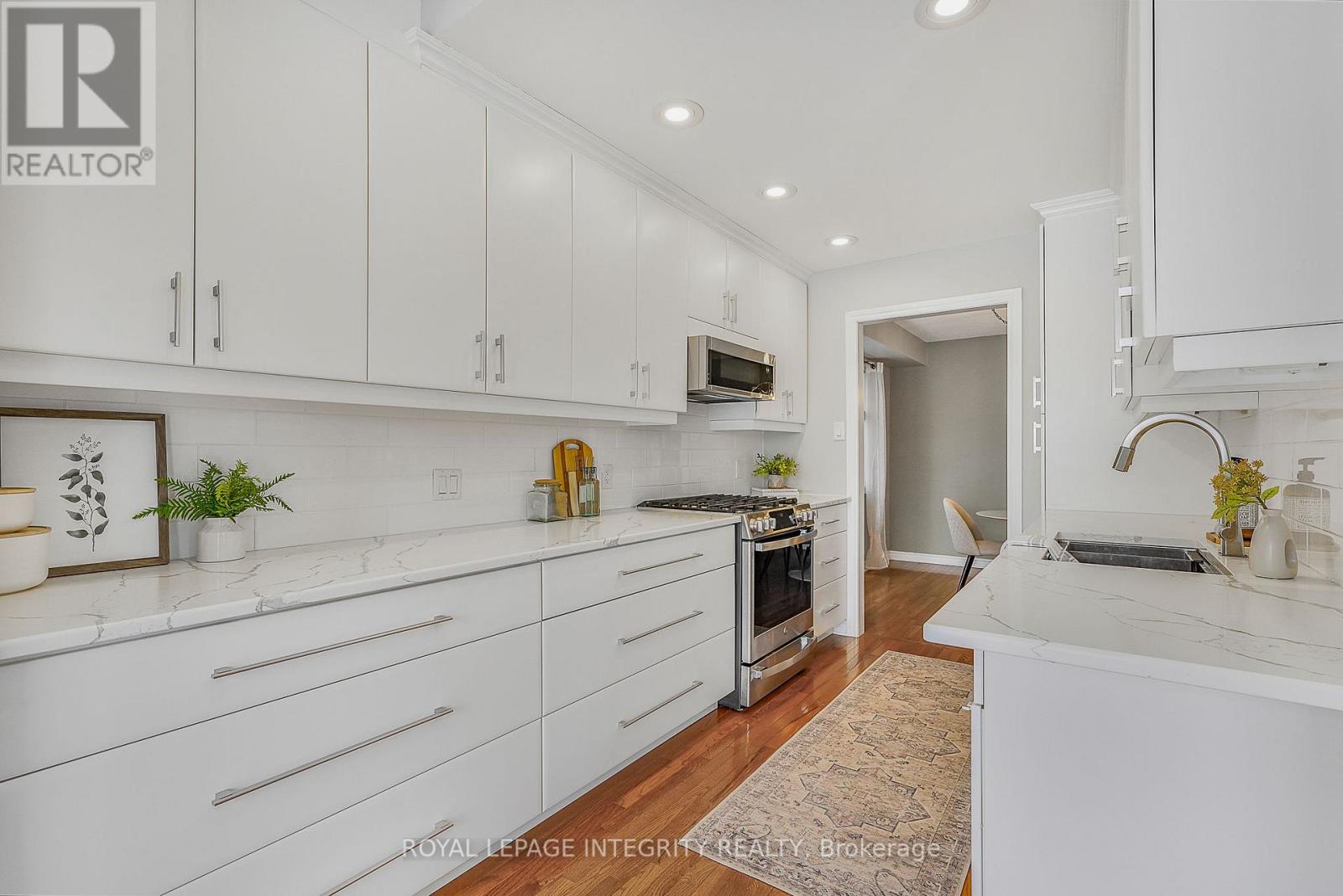 1033 Markwick Crescent