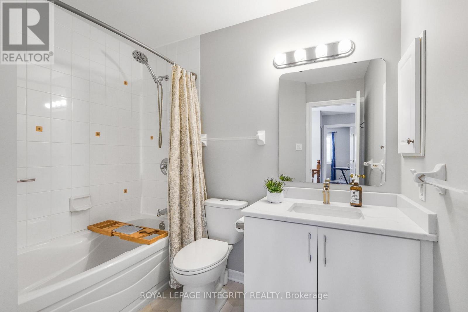 1033 Markwick Crescent