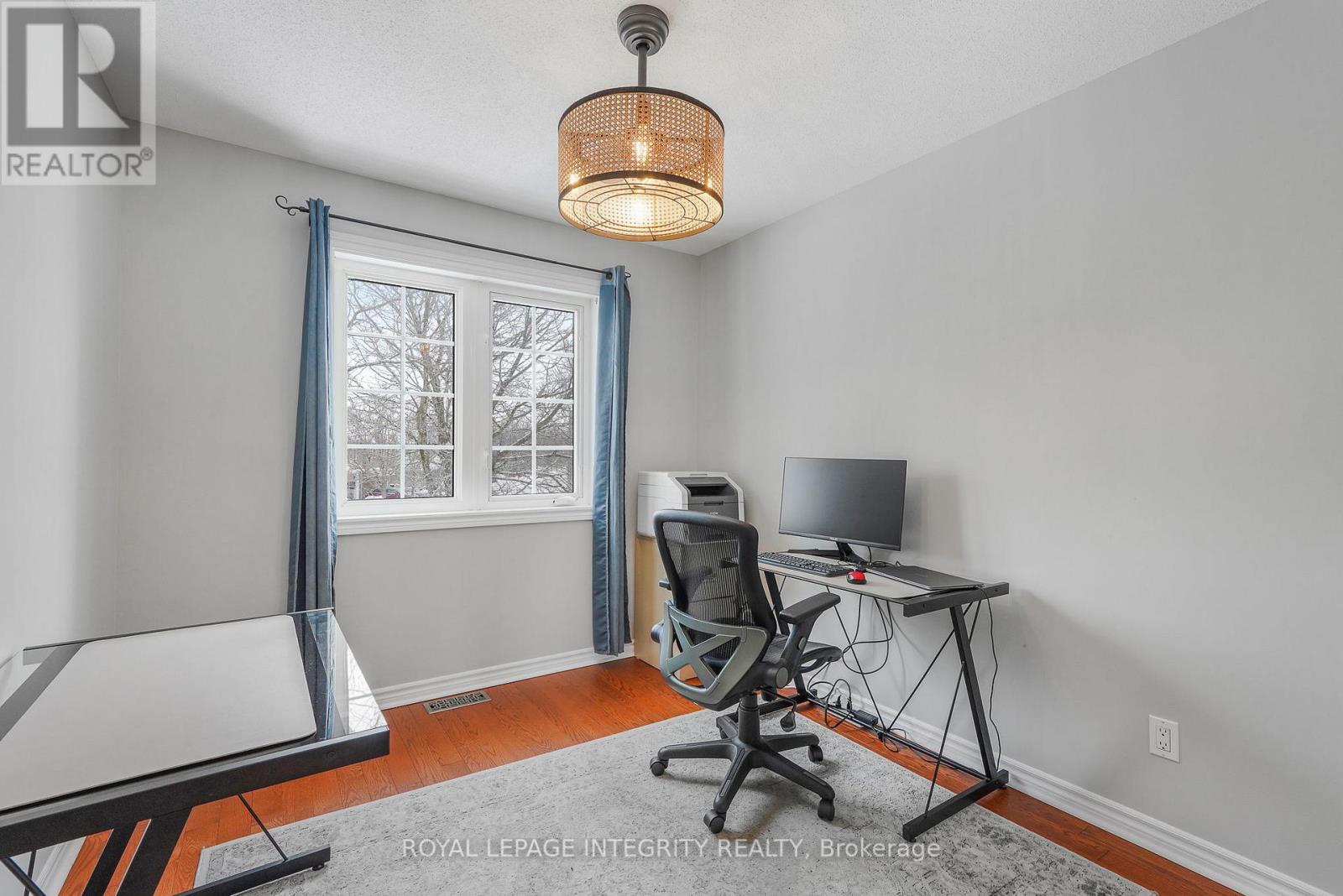 1033 Markwick Crescent