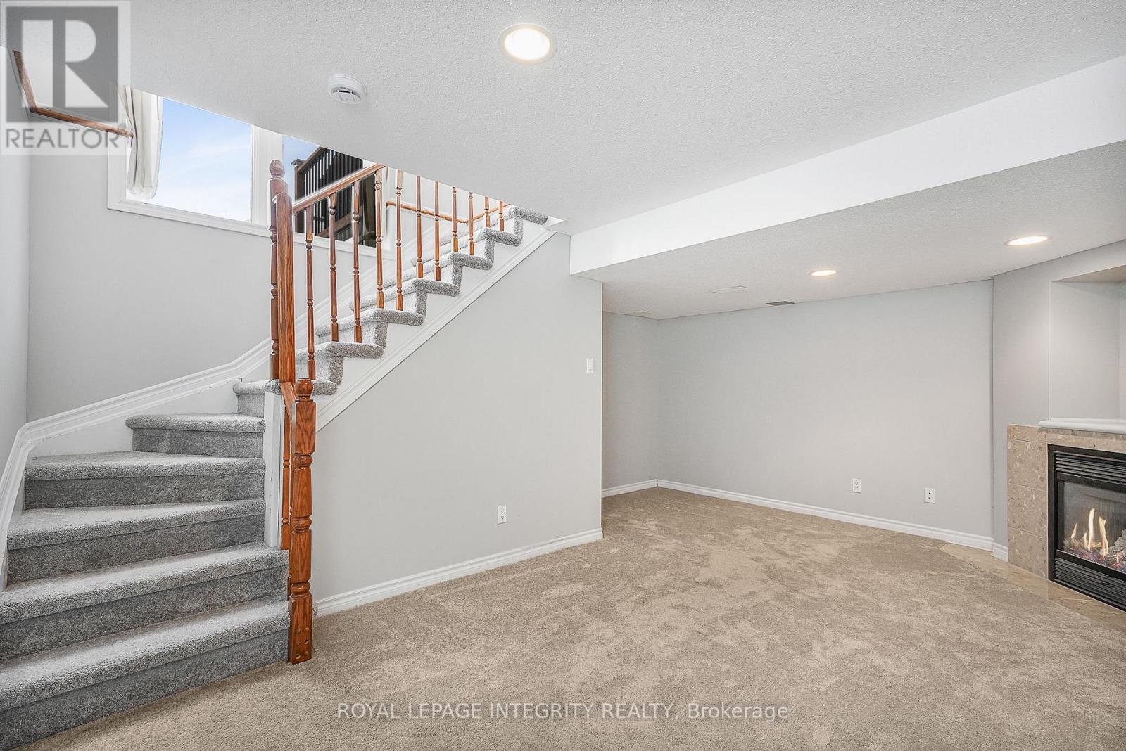 1033 Markwick Crescent