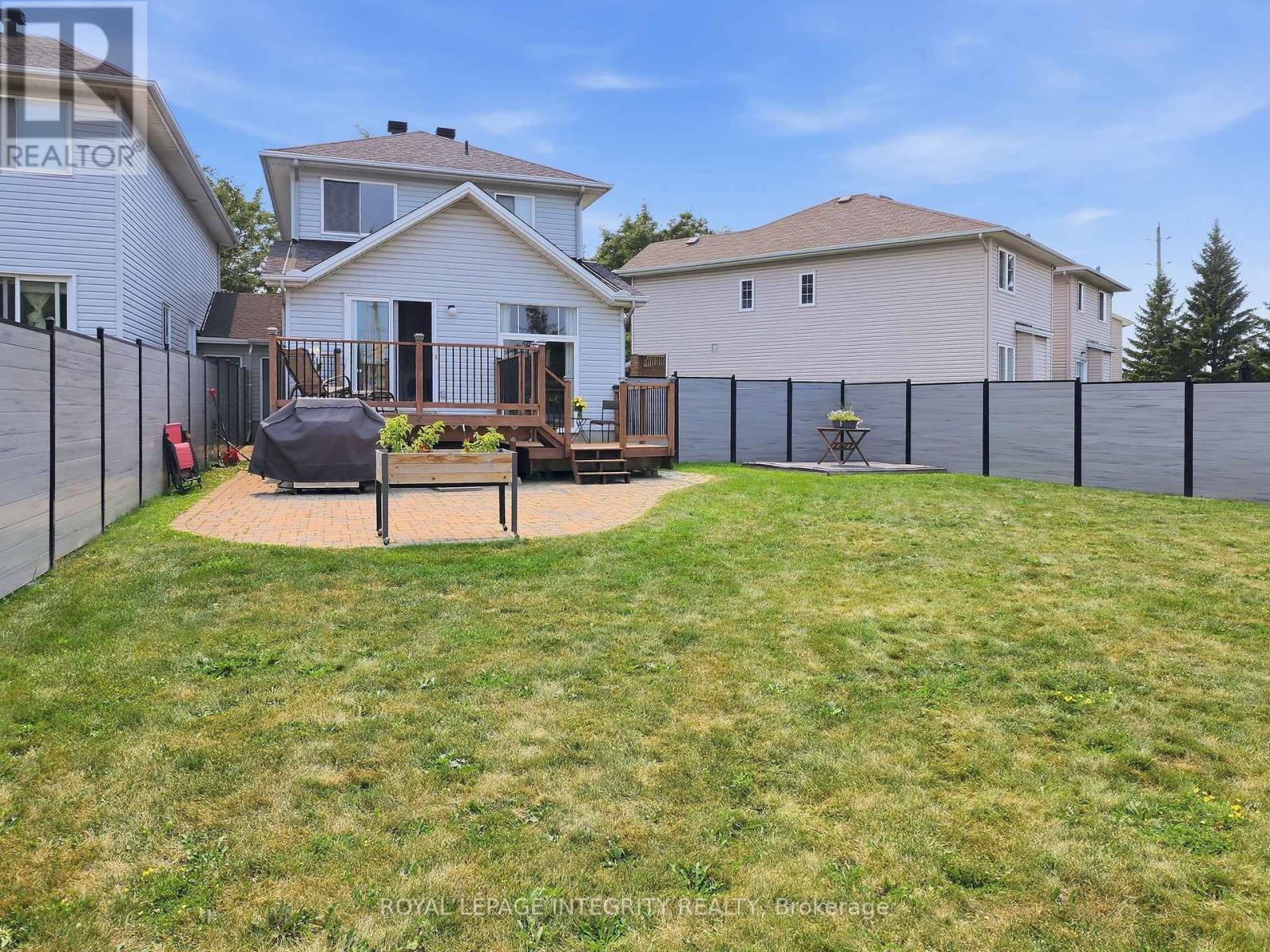 1033 Markwick Crescent