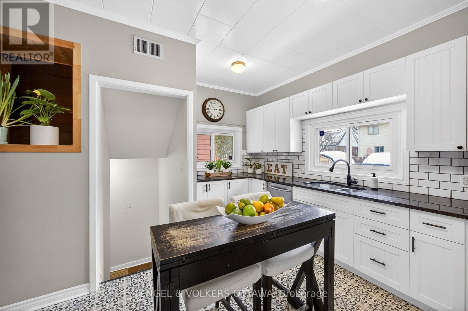 27 King George Street