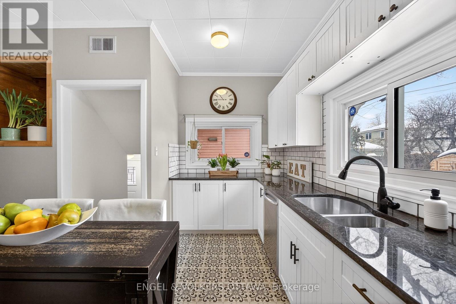 27 King George Street