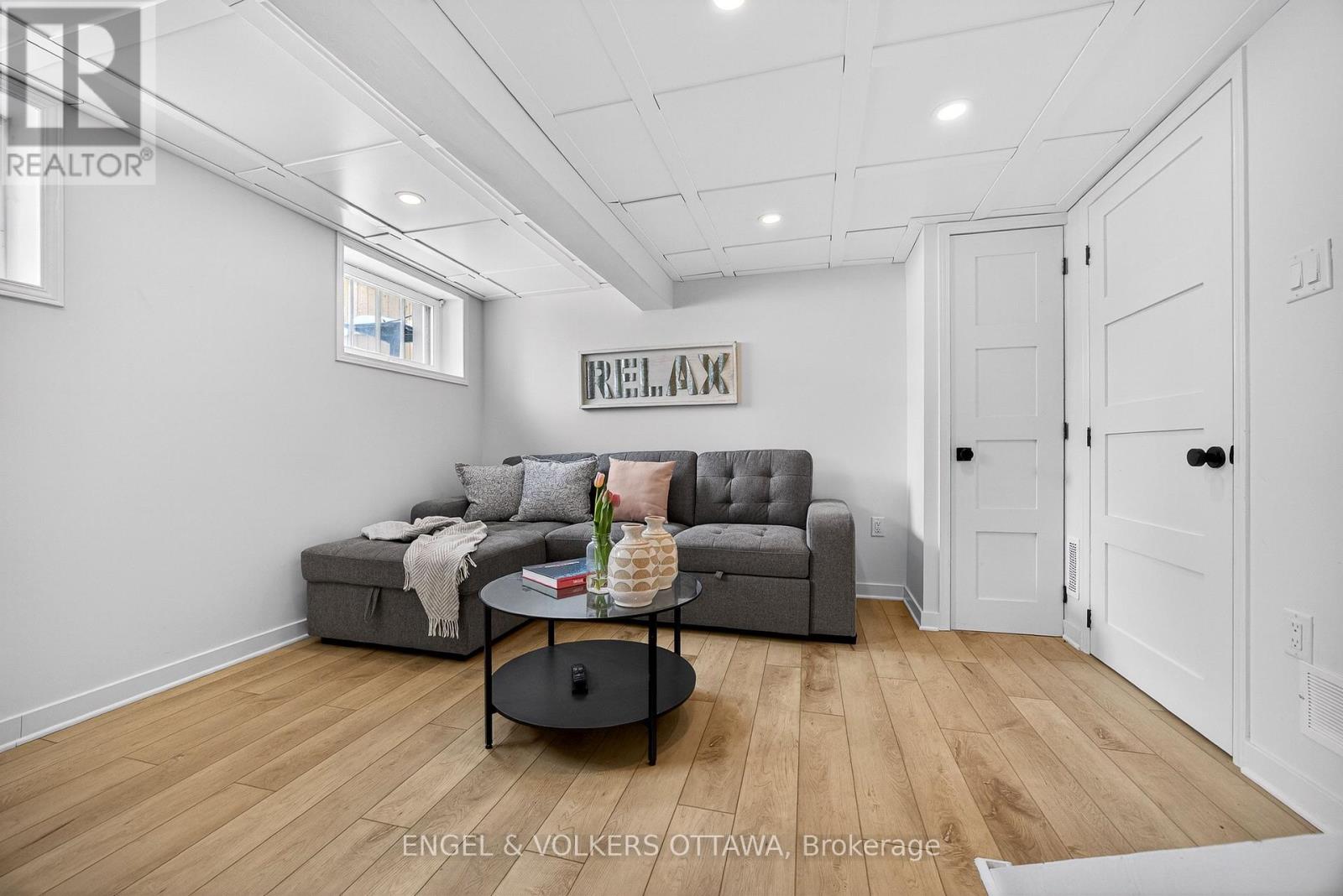 27 King George Street