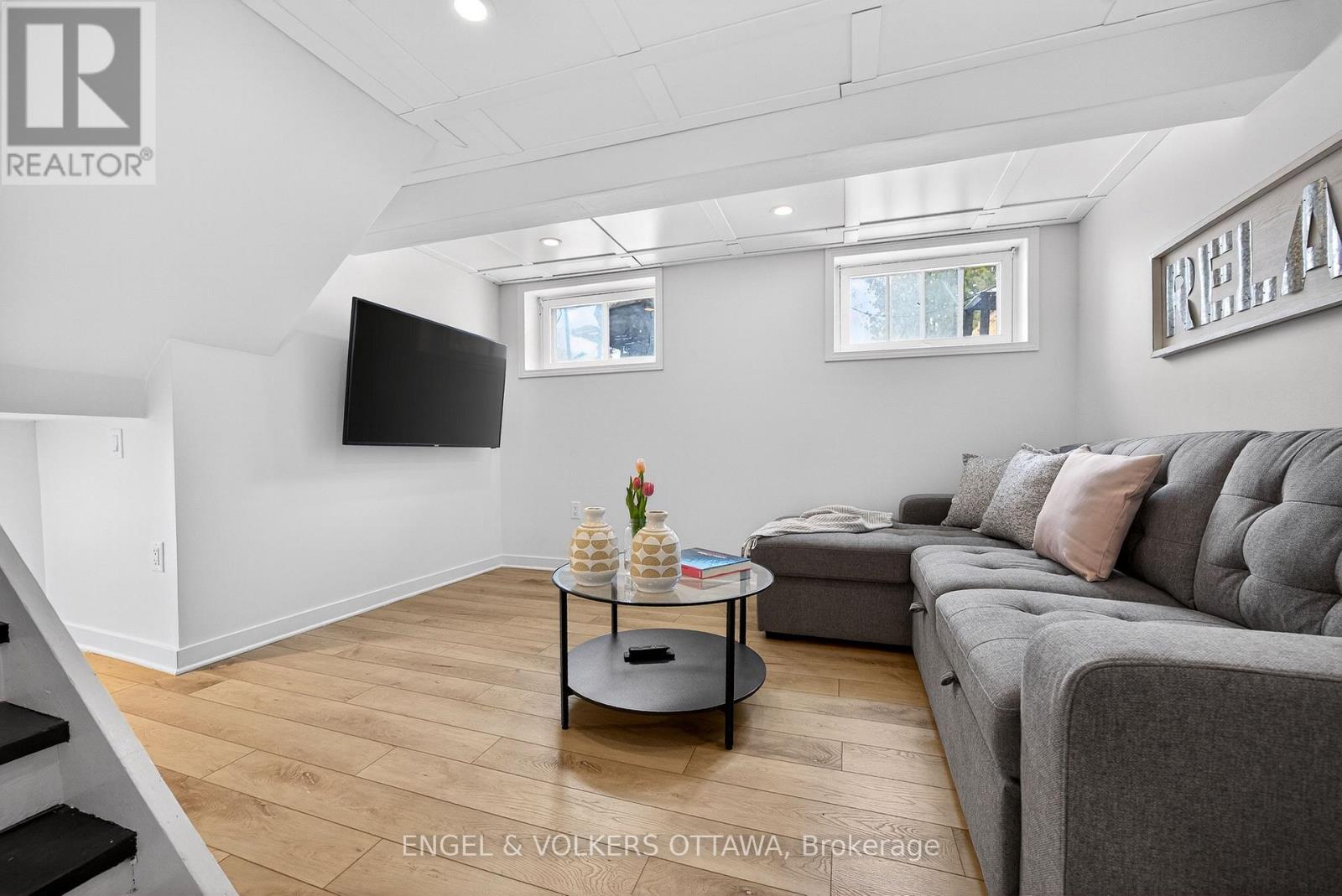 27 King George Street