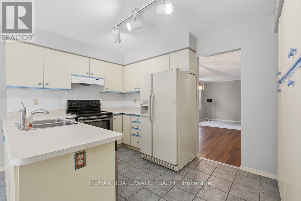 1707 Des Perdrix Crescent