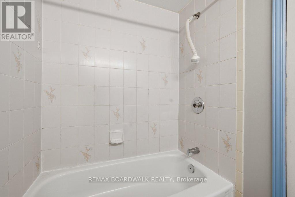 1707 Des Perdrix Crescent