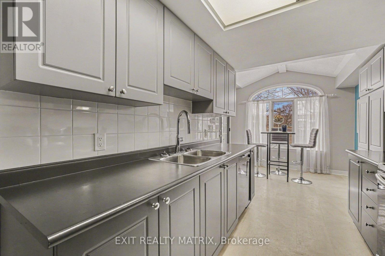 65 Locheland Crescent