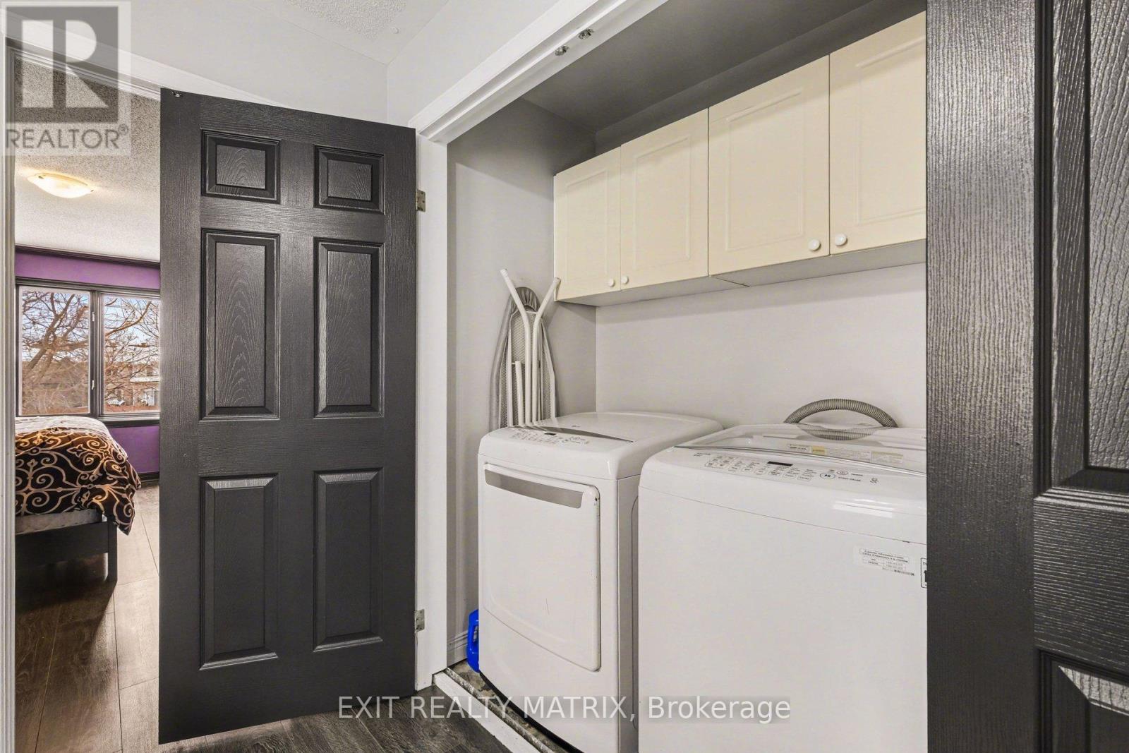 65 Locheland Crescent