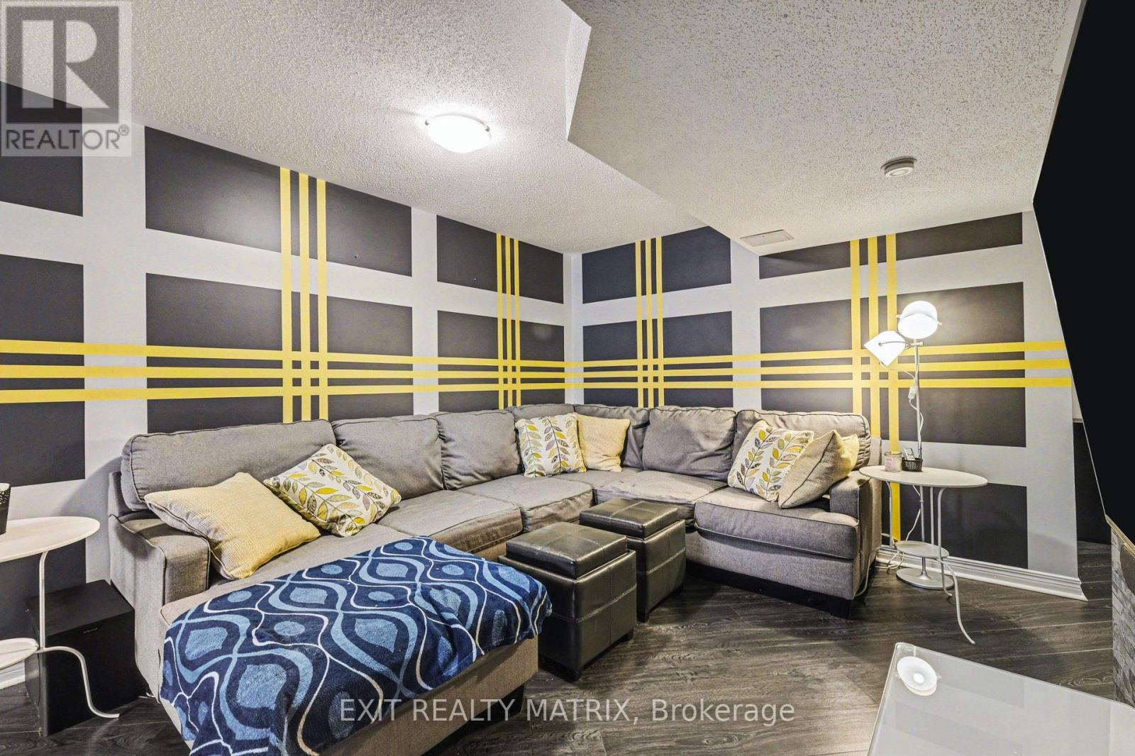 65 Locheland Crescent