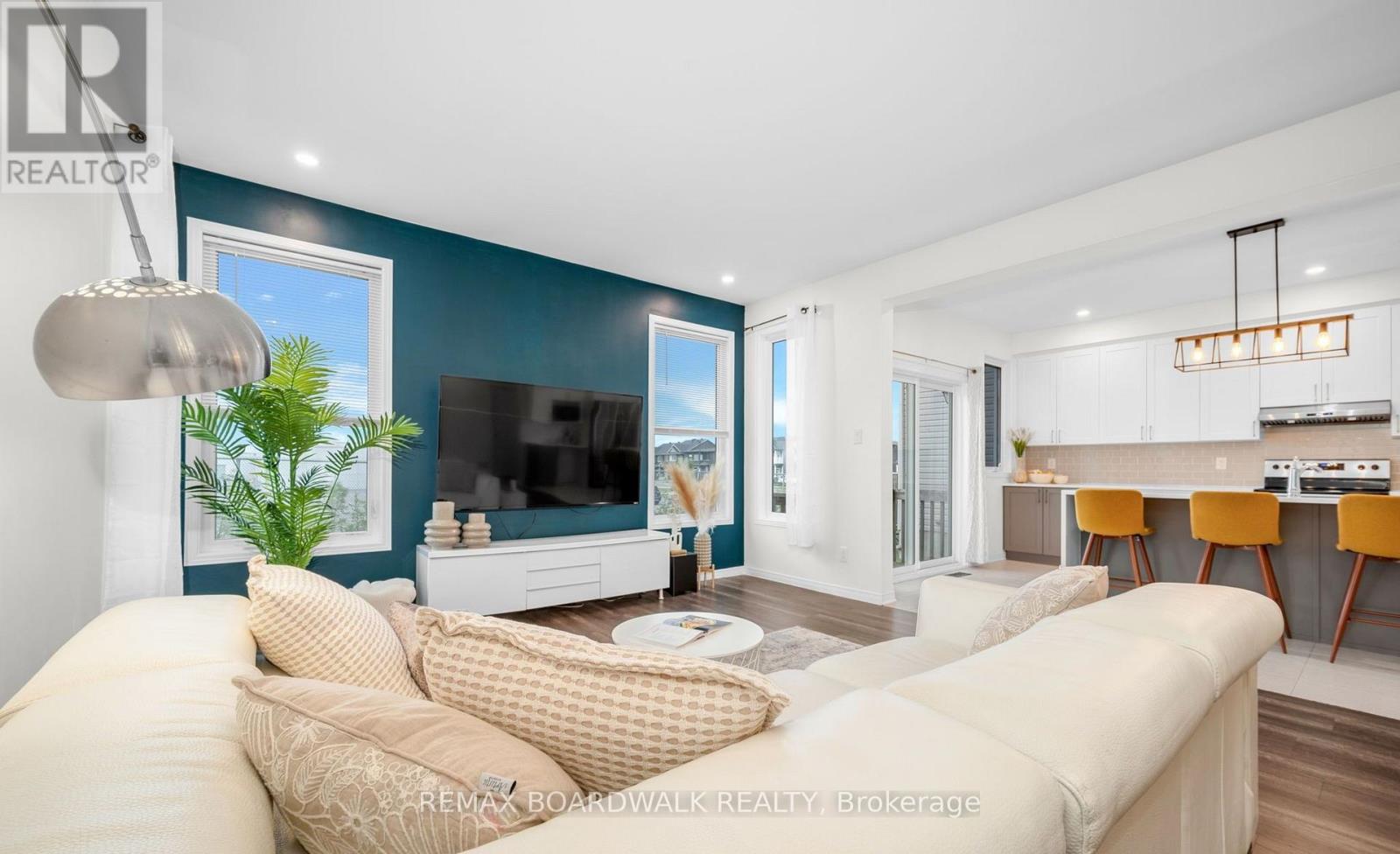 302 Haliburton Heights