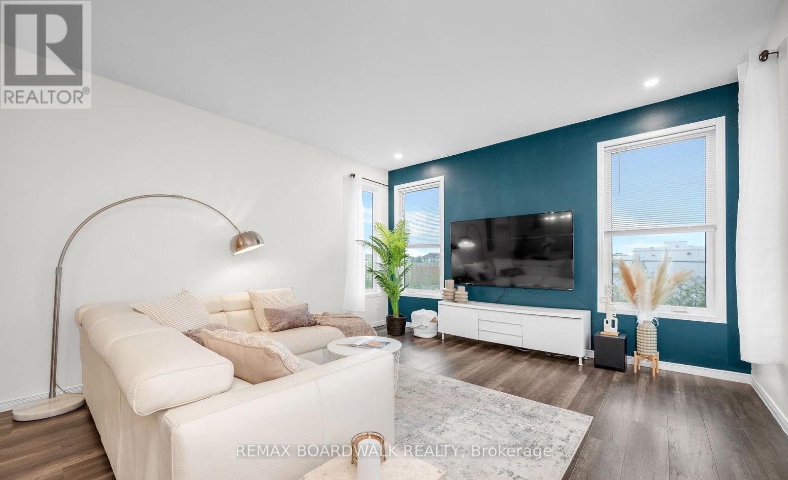 302 Haliburton Heights